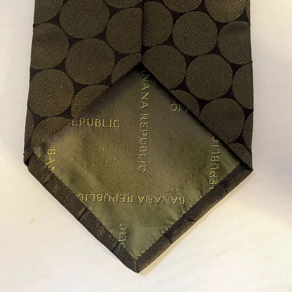 #7925 BANANA REPUBLIC ITALY SILK BLACK GREEN CIRLCLES 4 X 57